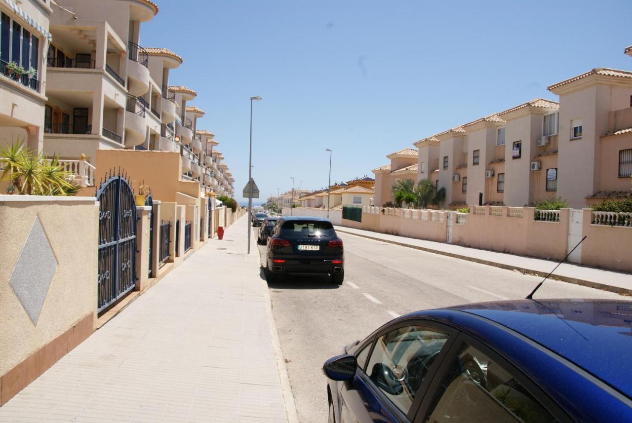 New Apartment In Torrevieja , Punta Prima Orihuela Costa With Pool 奥里韦拉 外观 照片