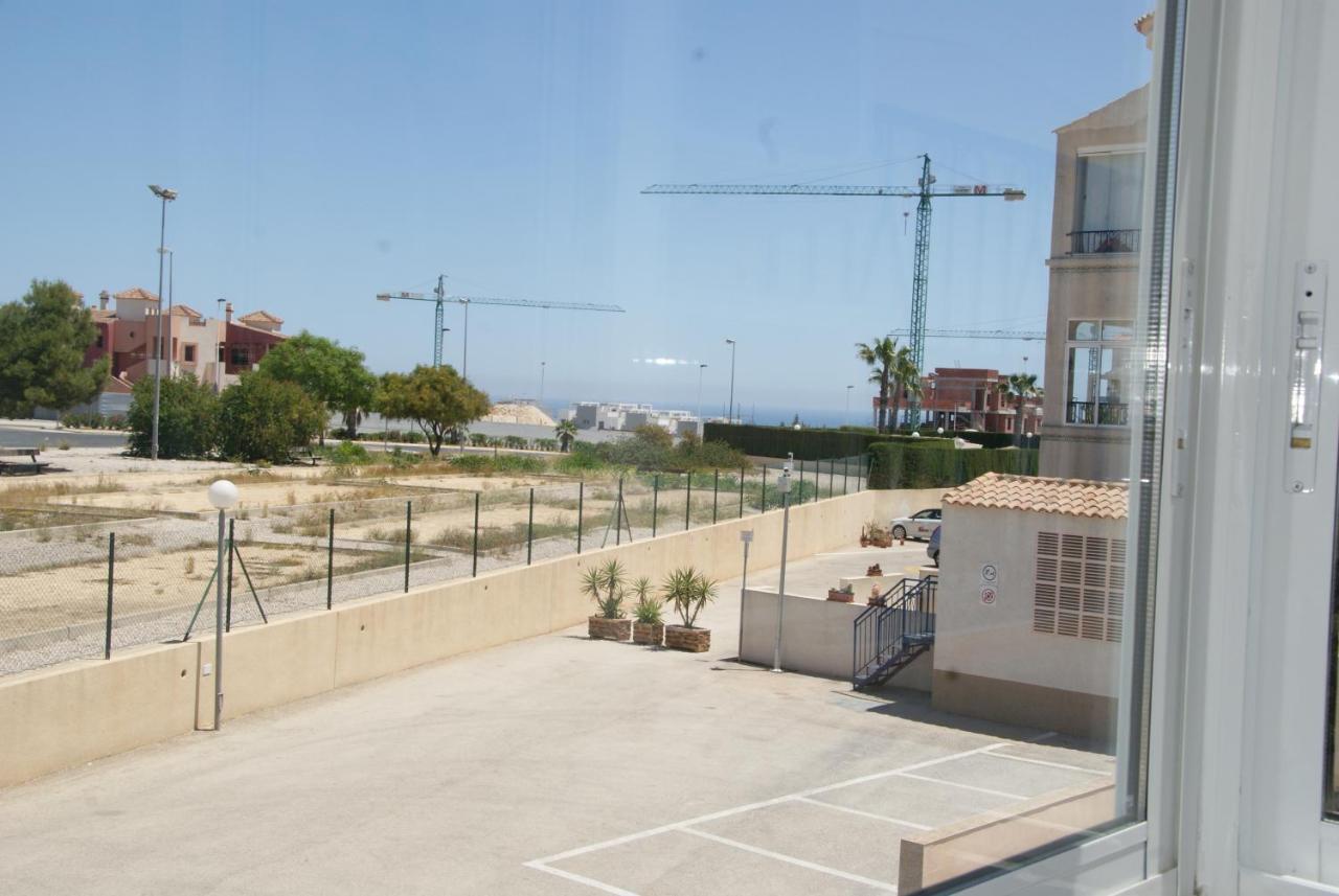 New Apartment In Torrevieja , Punta Prima Orihuela Costa With Pool 奥里韦拉 外观 照片