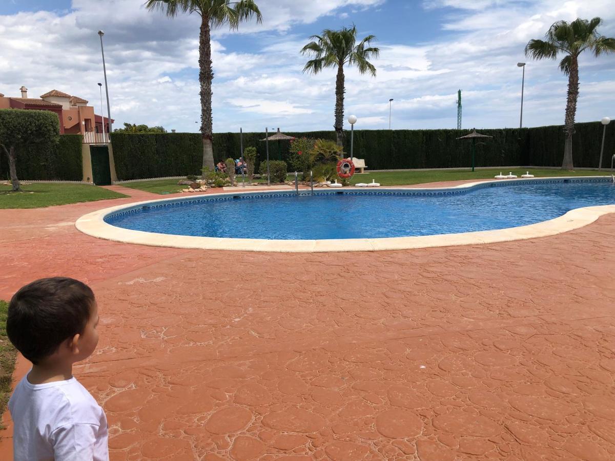 New Apartment In Torrevieja , Punta Prima Orihuela Costa With Pool 奥里韦拉 外观 照片