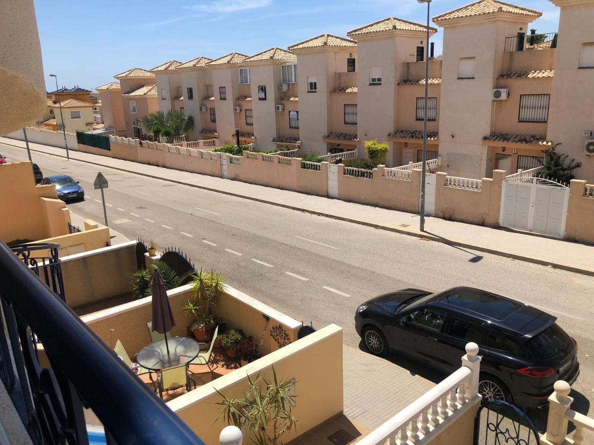 New Apartment In Torrevieja , Punta Prima Orihuela Costa With Pool 奥里韦拉 外观 照片